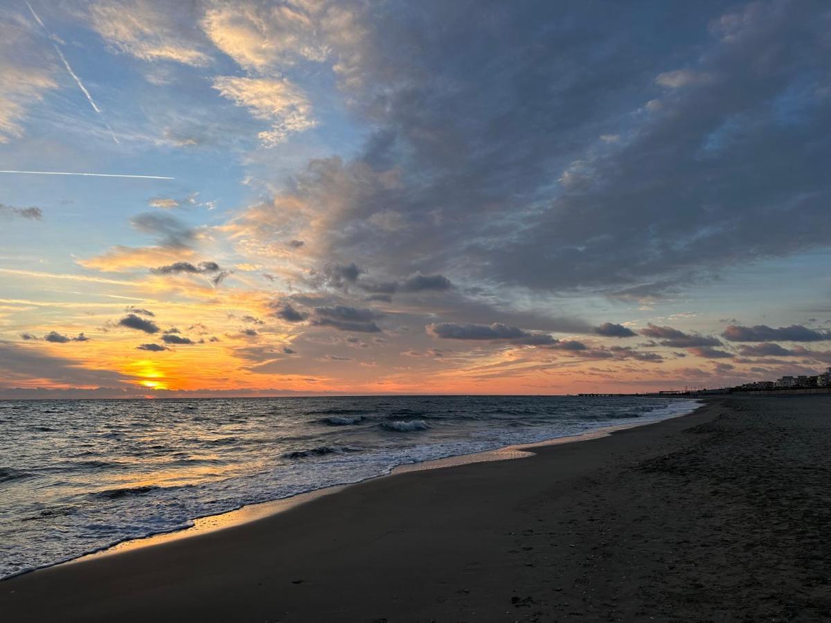 Attico Al Mare Lejlighed Lido di Ostia Eksteriør billede
